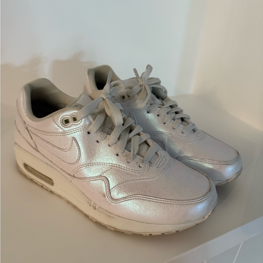 NIKE ID Air Max Shimmering Pearl Sneakers